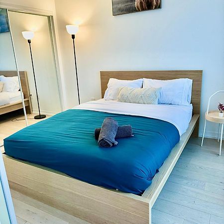 Elegant Condo Near Eaton Centre Mall Торонто Екстериор снимка