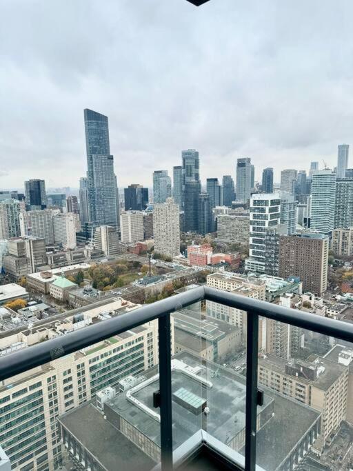 Elegant Condo Near Eaton Centre Mall Торонто Екстериор снимка